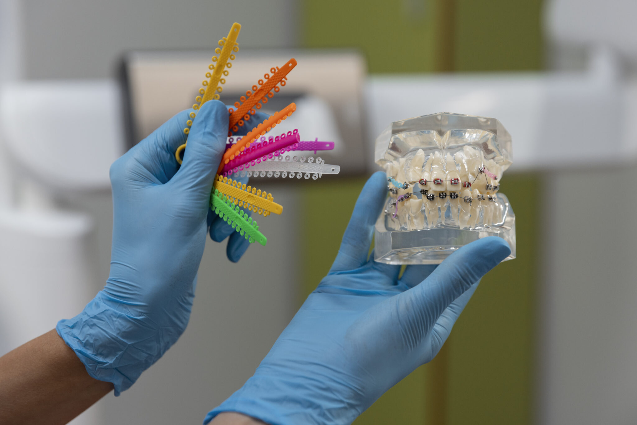 close-up-dentist-instruments